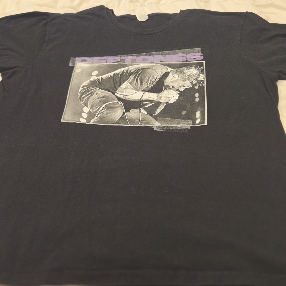 VTG 100% Cotton Deftones “Chino Live” Black Band Tee in size XL