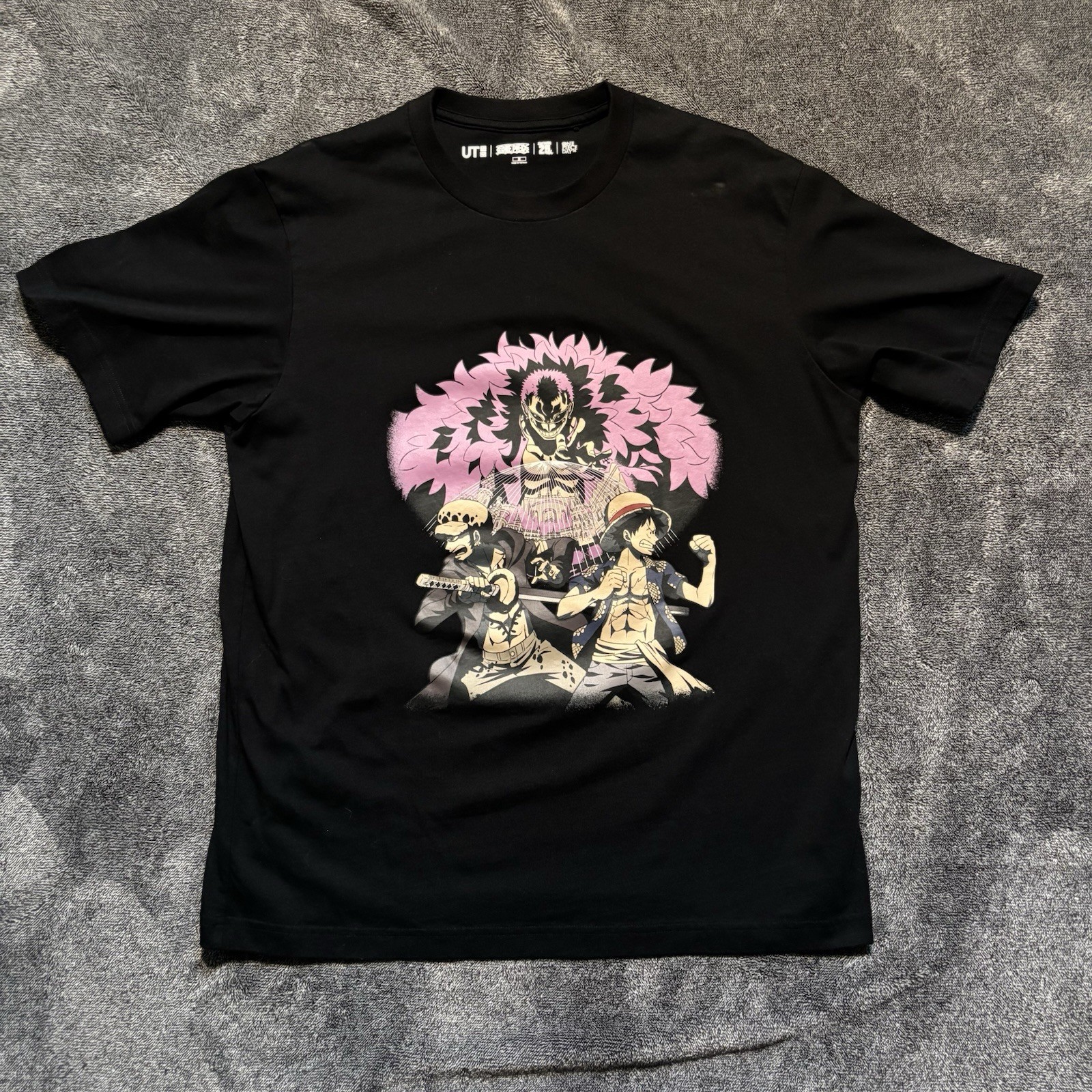 Uniqlo Men's UT One Piece 25th Graphic Short Sleeve T-Shirt Black Medium NEW gallery