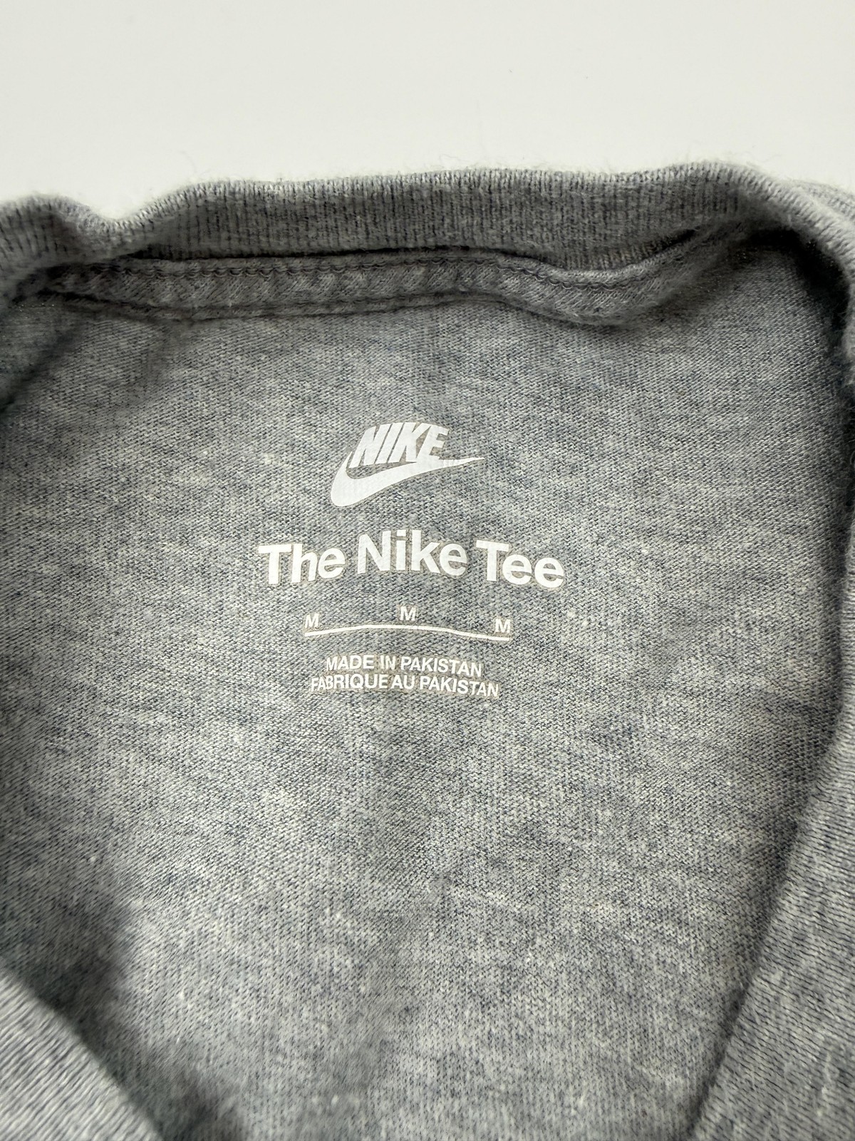 Nike Shirt Mens Medium Heather Gray Graphic Sports Logo Tee Swoosh Athletic Club gallery