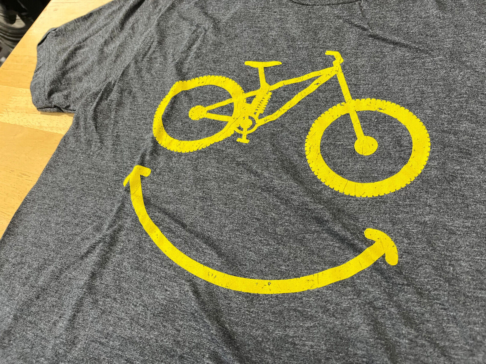 The Duck Company Bicycle Smiley Face Sedona, AZ Graphics GRAY Tshirt Unisex Sz S gallery
