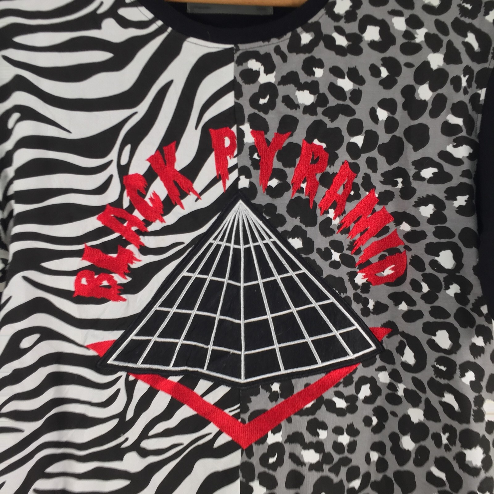 Black pyramid mens t shirt size L animal print short sleeve black white 099798 gallery