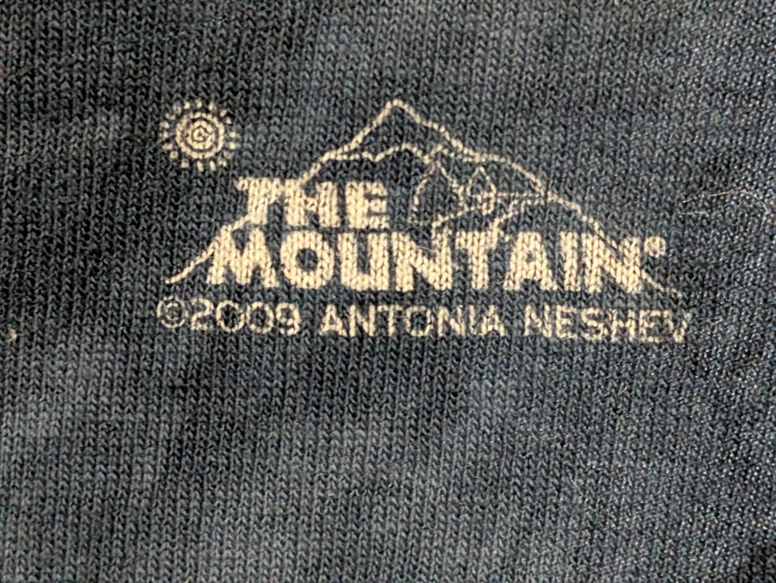 The Mountain Mens T-shirt Blue Wolf Tree Roots Retired Logo 2XL #3041 NWOT gallery