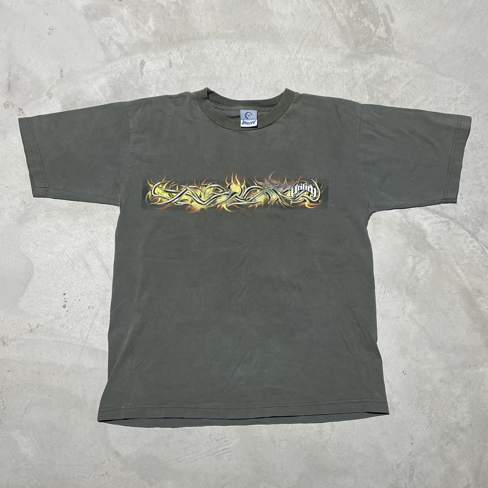 Vintage Y2K Barbwire Graphic T-Shirt Skater Punk Emo STREETWEAR SZ XL* (medium)