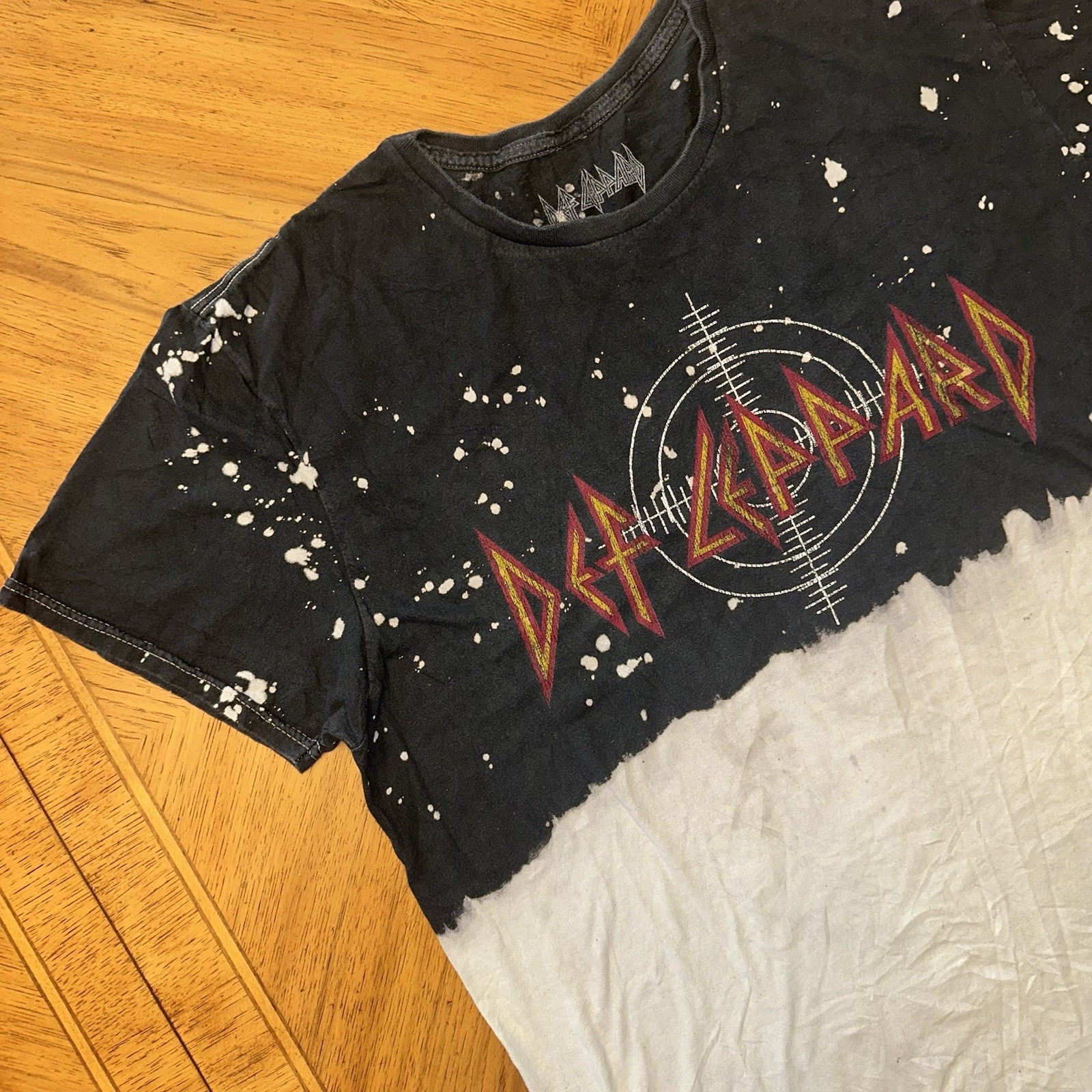 Def Leppard Tshirt Size Large Black White 2-Tone Colorblock Band Tee Rock gallery