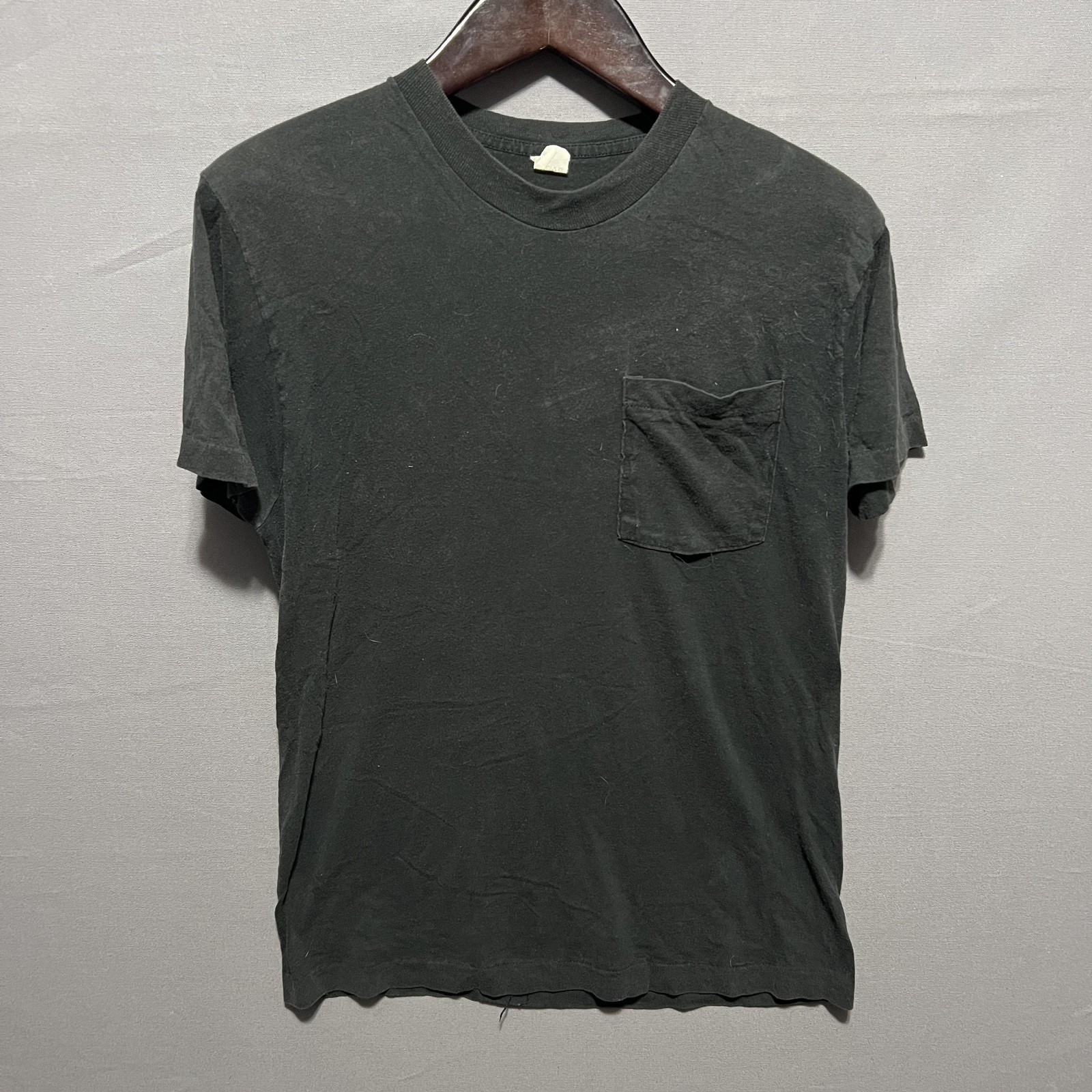 Vintage Fruit Of The Loom Black Pocket T-Shirt Mens Large Single Stitch USA gallery