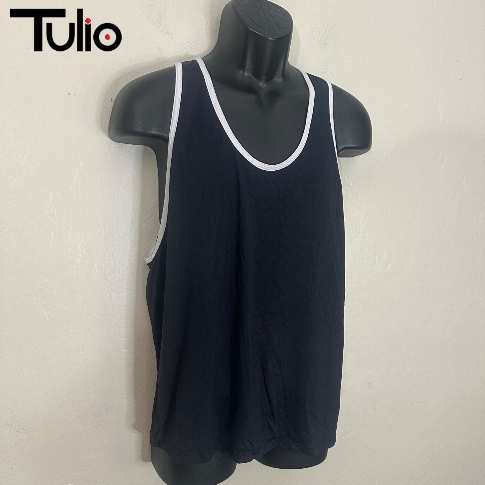 Tulio Tank Top 21.5" armpit armpit unstretched Gently worn Nylon / spandex blend gallery