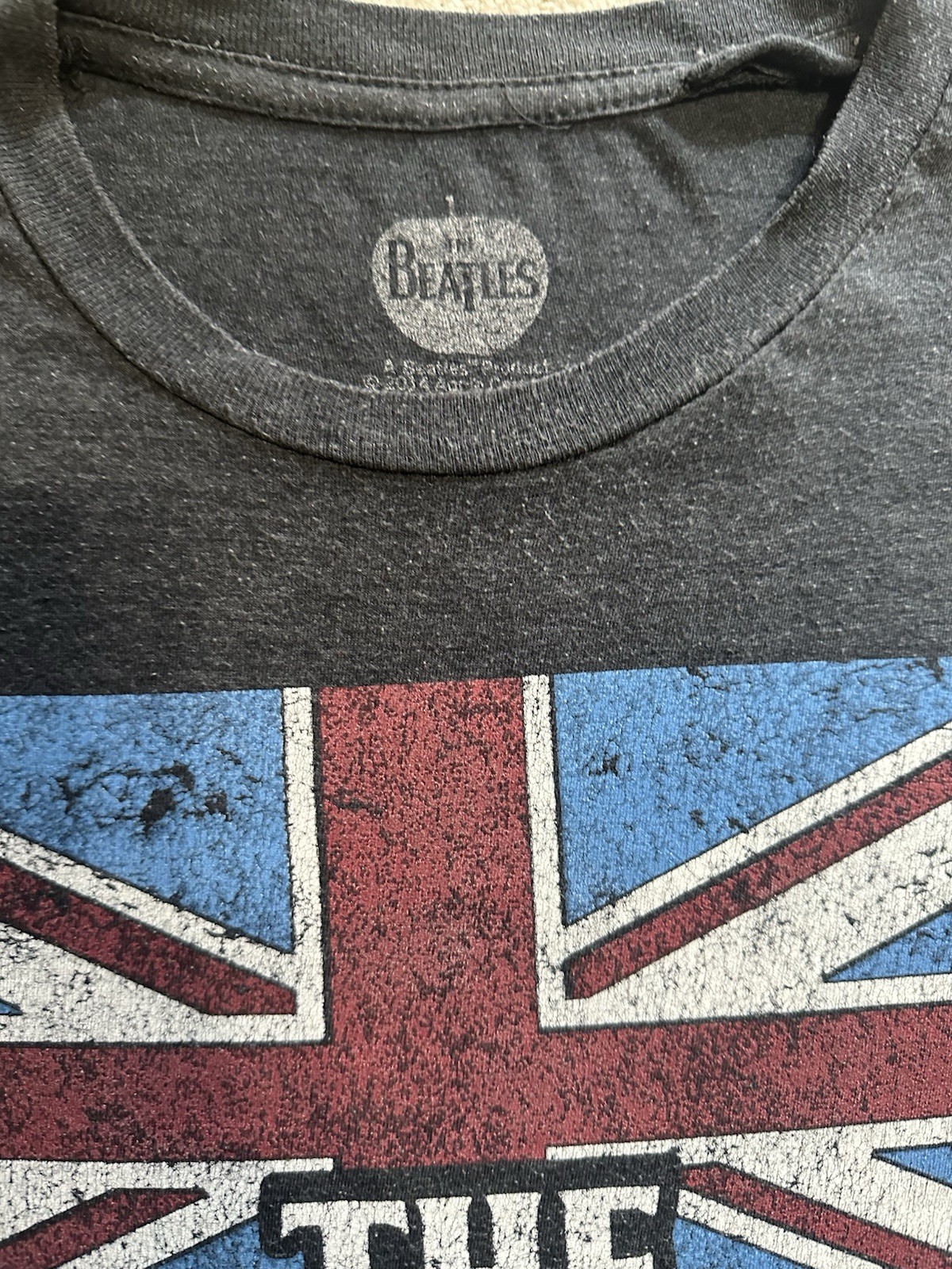 Men's sz L "THE BEATLES" British Flag S/S Tee In Charcoal Gray gallery