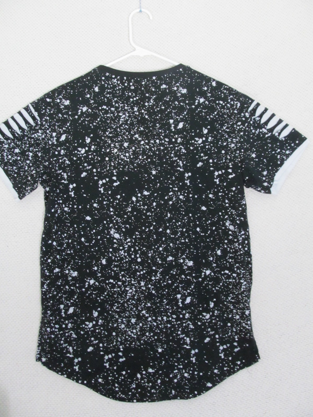 CARBON Mens Large Black Tee – Zipper Chest, Slit Sleeves, Paint Splatter Urban gallery