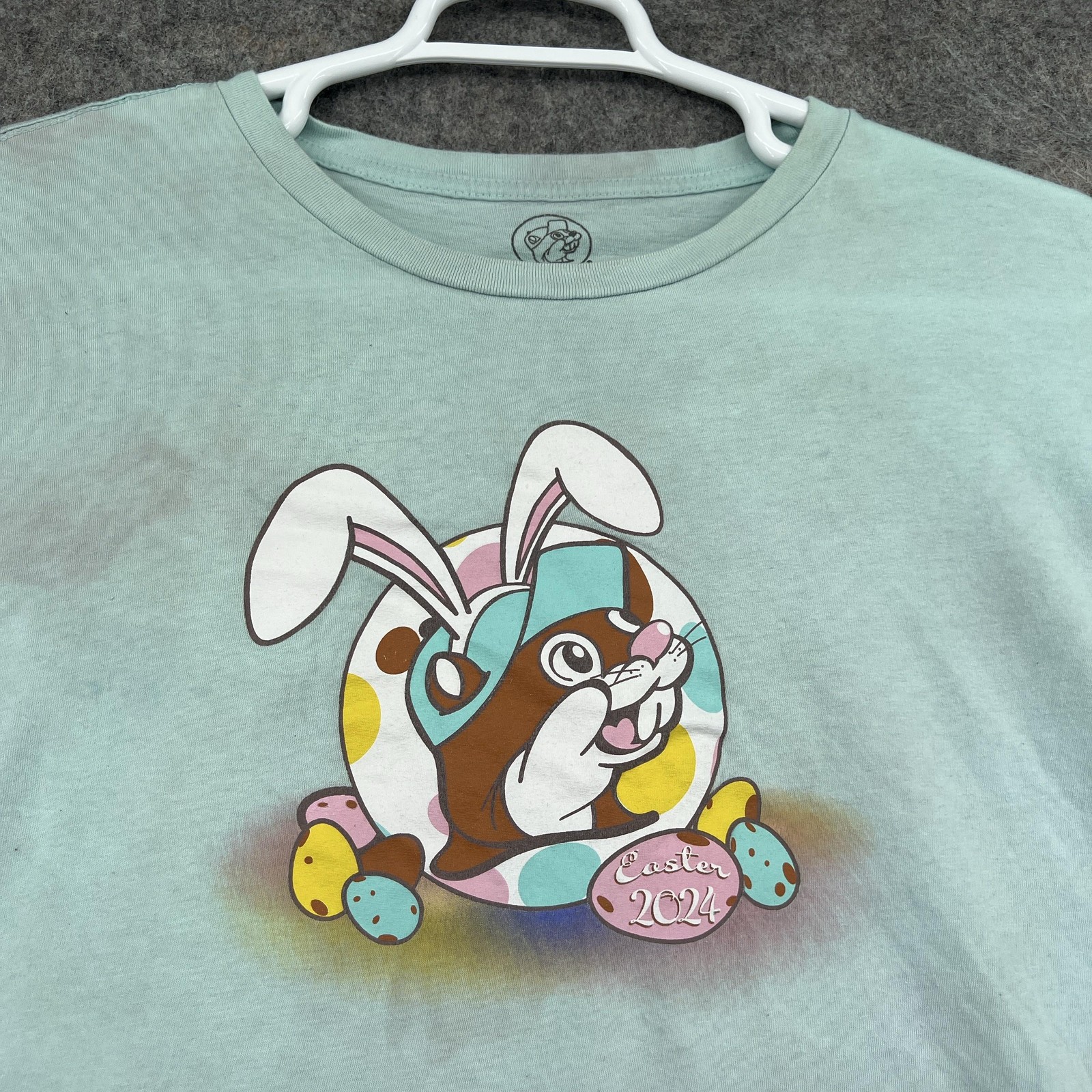 Buc-ee's Shirt Mens XL Green Short Sleeve Bunny Easter Graphic Crew Neck Tagless gallery