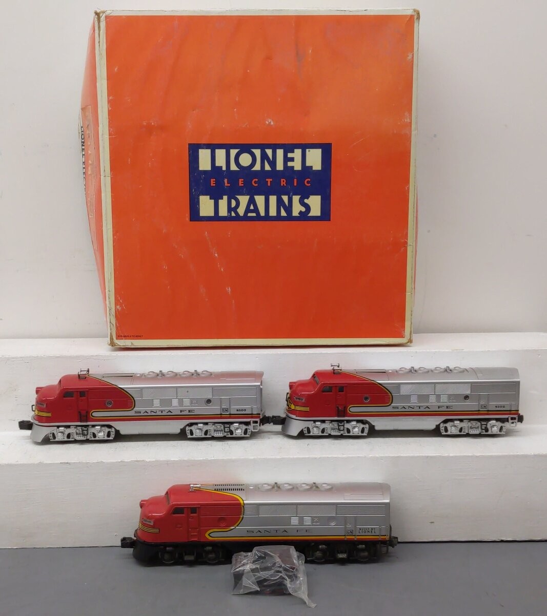 Lionel 6-11711 O Santa Fe F-3 AA Diesel Set #8100 & 8102 with MPC A Unit/Box