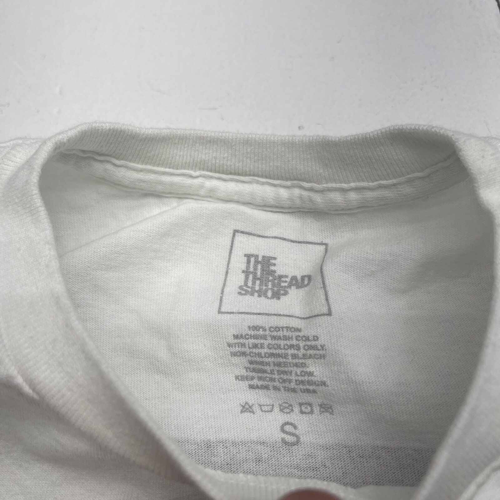 The Thread Shop White Medalll En El Mapa Graphic T Shirt Adults Size Small gallery
