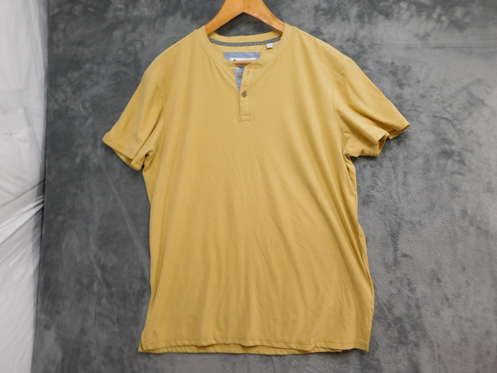 Tallwoods Shirt Mens L Yellow Henley Short Sleeve Polyester Spandex Jersey gallery