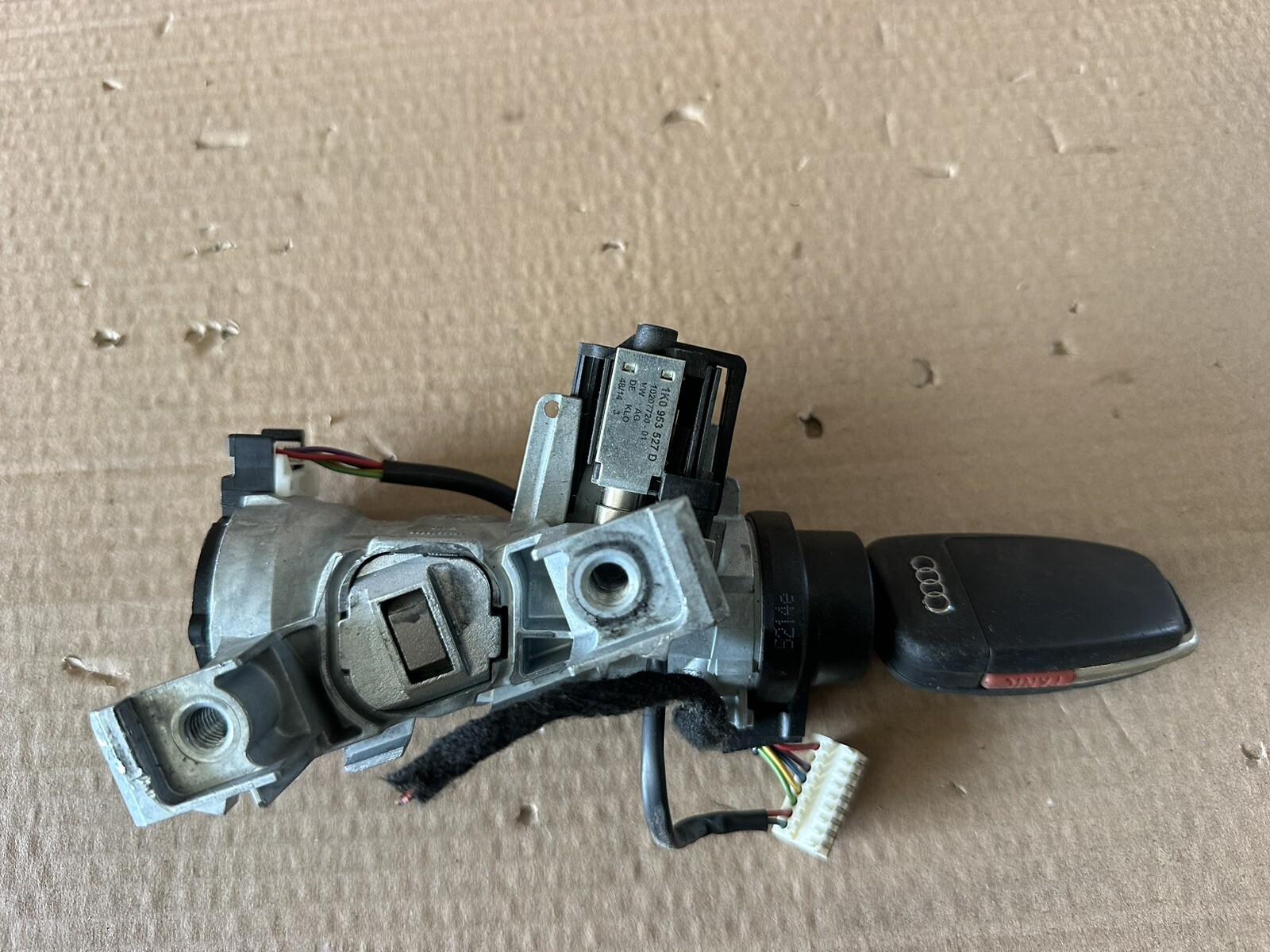 2015-2018 AUDI A3 8V IGNITION SWITCH WITH KEY OEM
