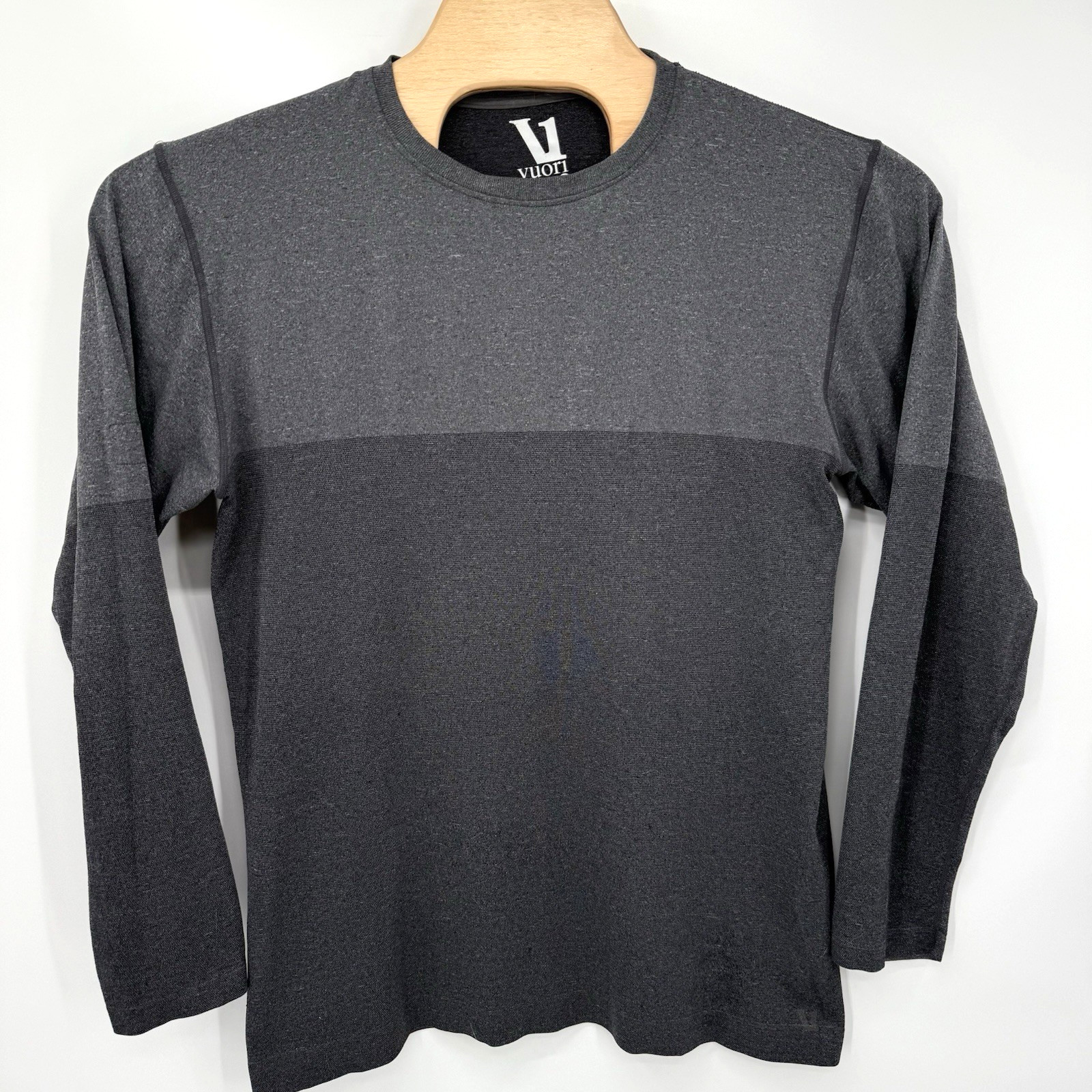 Vuori Shirt Men's XL Gray Crew Long Sleeve Nylon Blend Walking Warm gallery