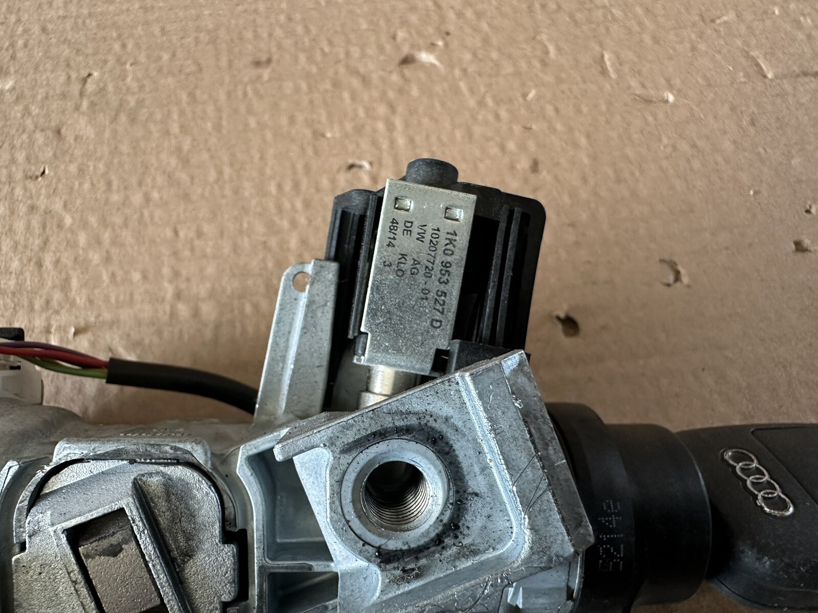 2015-2018 AUDI A3 8V IGNITION SWITCH WITH KEY OEM