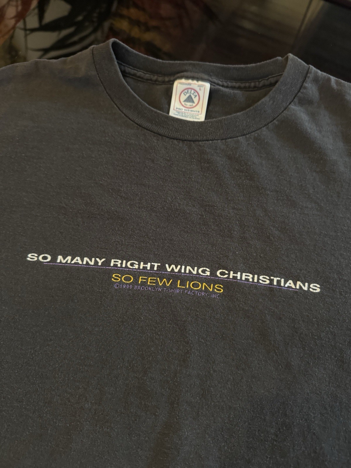 Vintage 90s humor “So many right wing Christians so few lions” shirt Large gallery