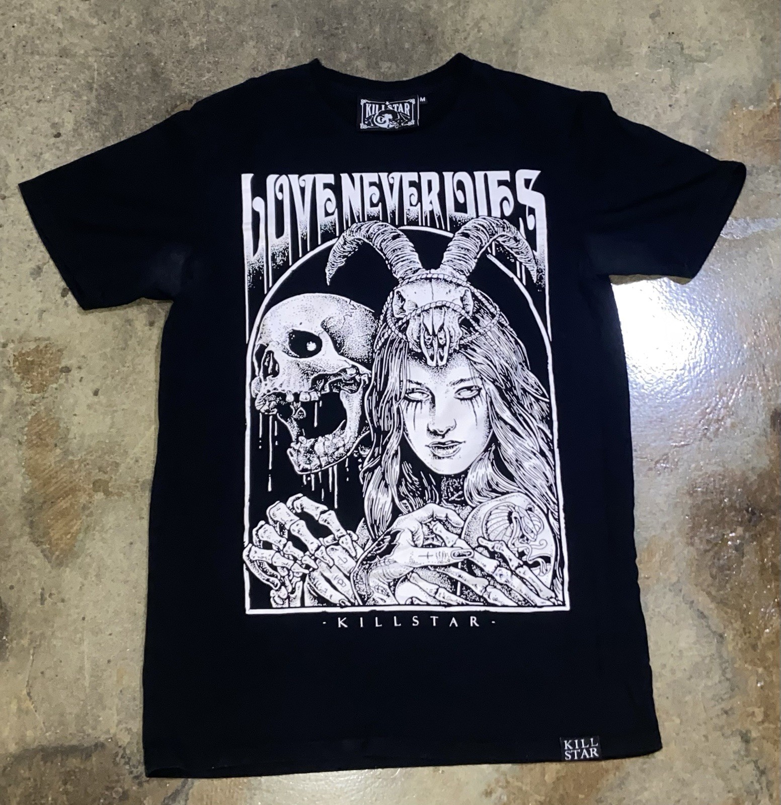 KillStar Love Never Dies T Shirt Size Medium W Pit Stains gallery