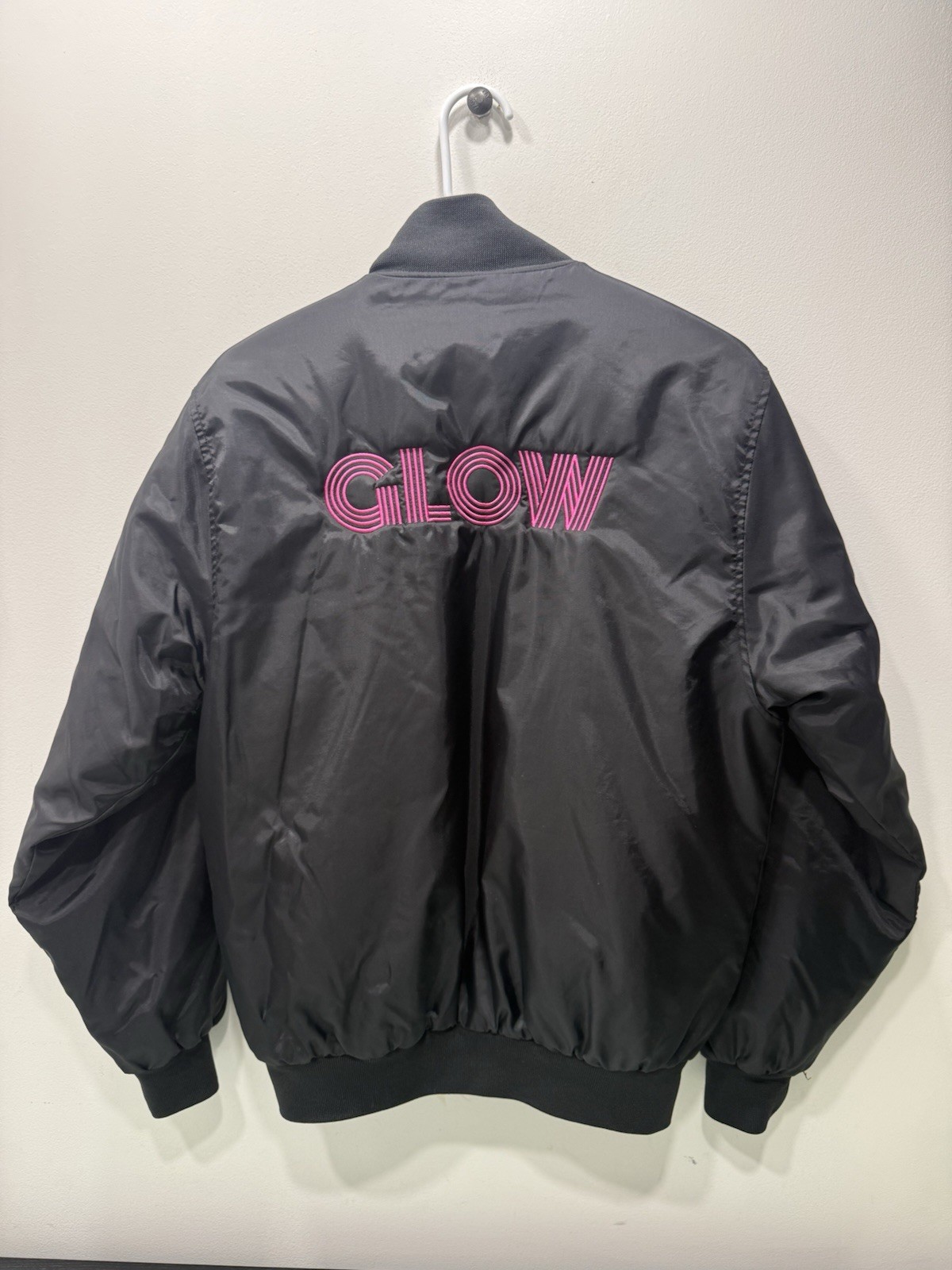 GLOW (Gorgeous Ladies of Wrestling) Netflix Tv Show Cast And Crew Jacket Sz S gallery