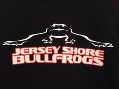 JERSEY SHORE BULL FROGS SIZE MEDIUM BLACK LONG SLEEVED T-SHIRT