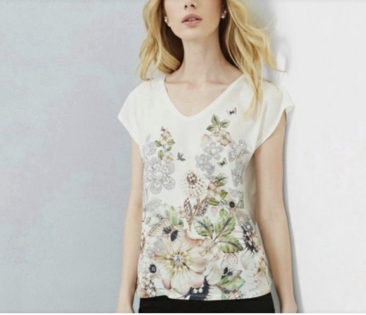 Ted Baker London Gem Garden Floral Fitted Tee Shirt Ivory Woman's Size 2, Small gallery