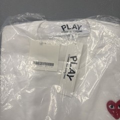 COMME DES GARCONS CDG PLAY HALF HEART TEE AZ-T034-051-1. ***FREE SHIPPING***