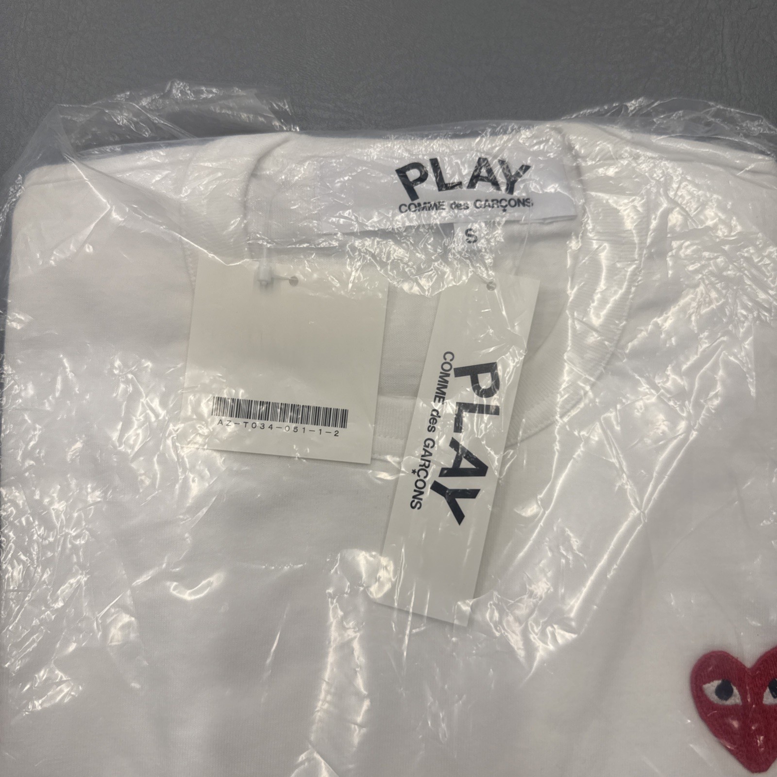 COMME DES GARCONS CDG PLAY HALF HEART TEE AZ-T034-051-1. ***FREE SHIPPING*** gallery