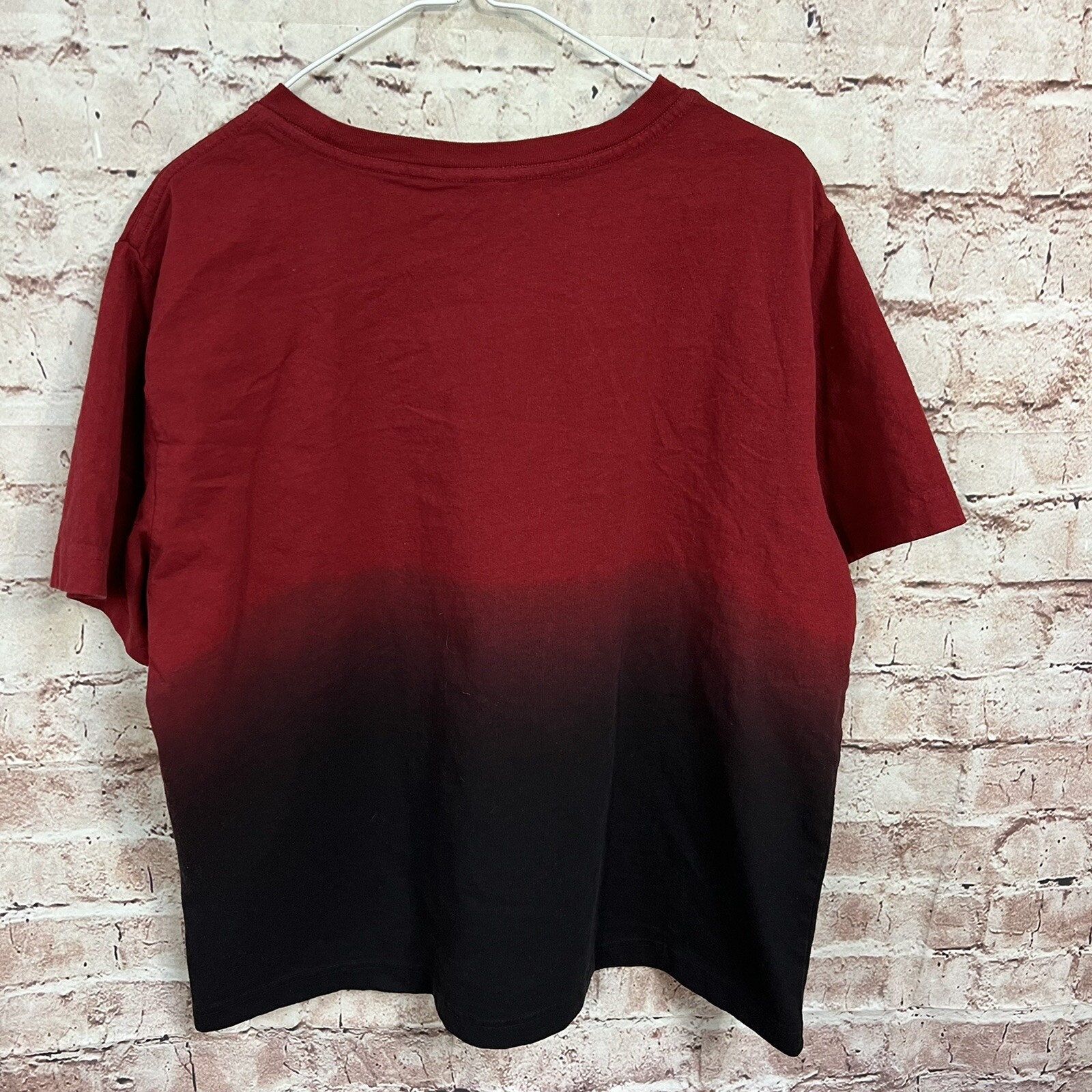 Lebron James Unknwn Red Black Hombre T-Shirt NWT Large gallery