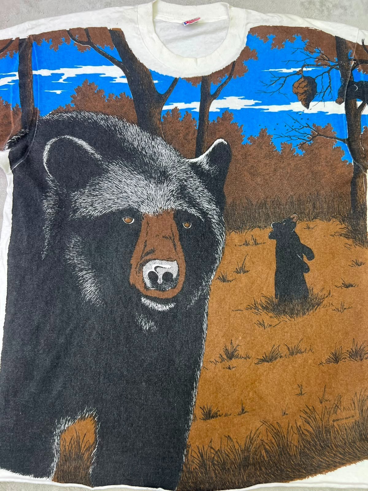 Vintage 1991 Bear Nature Wildlife All Over Print Tee XL gallery