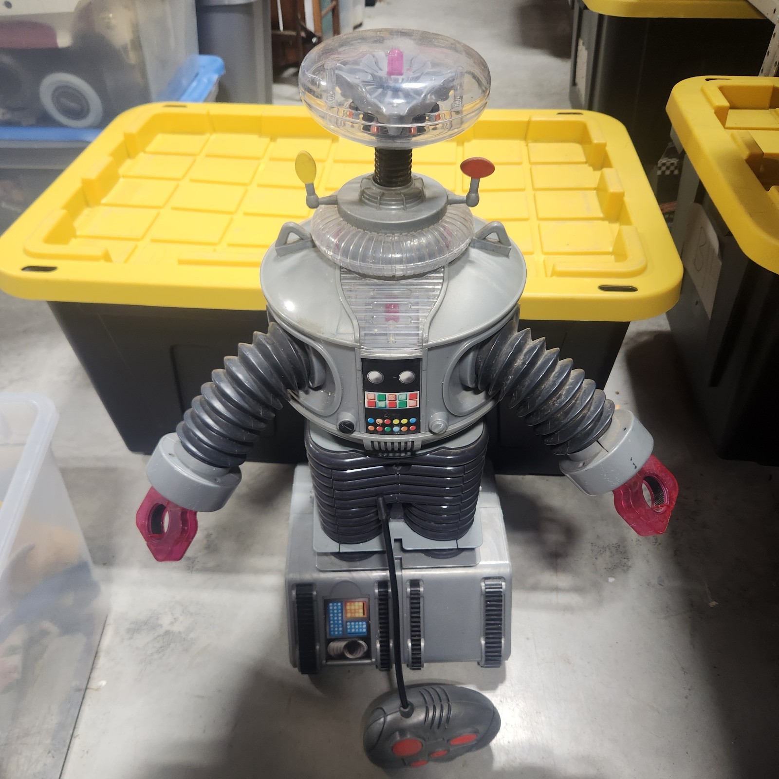 Trendmasters 1998 Vintage Lost in Space B-9 Robot 24″ Tall with Remote