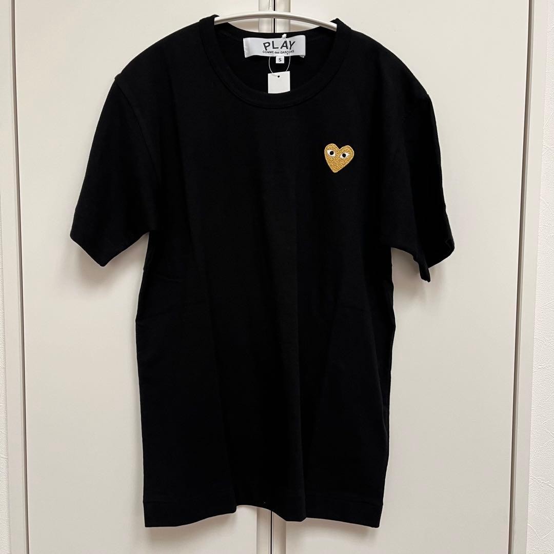 USED BRAND NEW, AUTHENTIC ITEM!! PLAY COMME DES GARCONS!! HEART PATCH T-SHIRT
