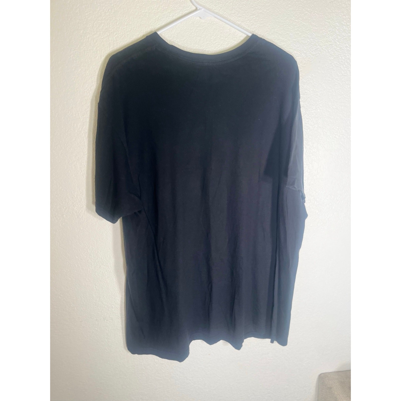 Levi's XXL mens black T-shirt w/graphic design-used good gallery