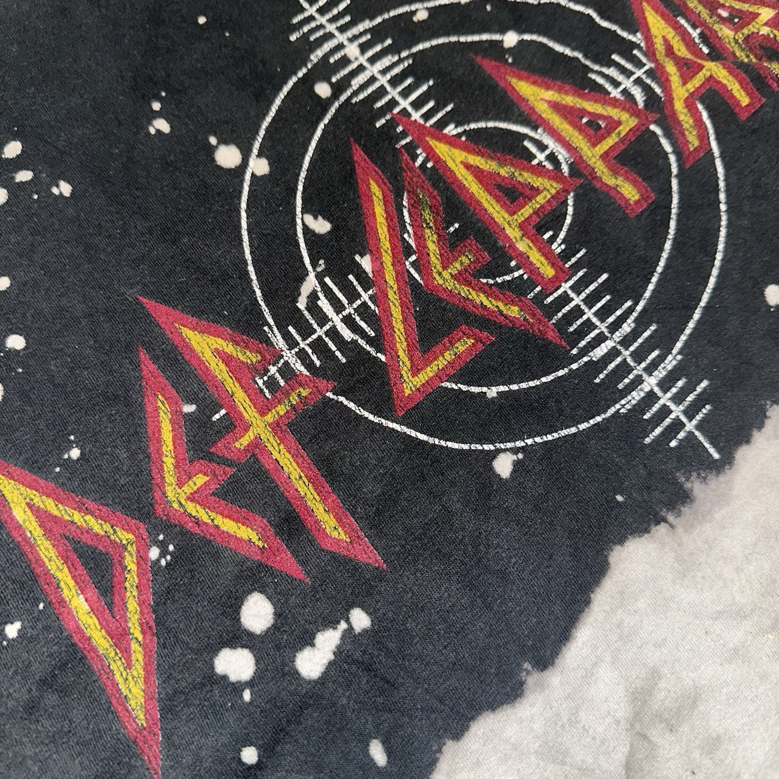 Def Leppard Tshirt Size Large Black White 2-Tone Colorblock Band Tee Rock gallery