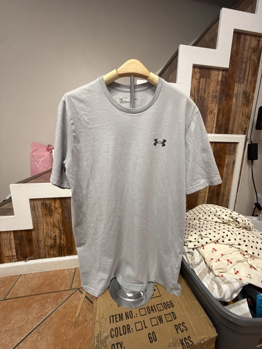 Under Armour Men's Sportstyle Left Chest Lockup Short Sleeve T-Shirt gallery