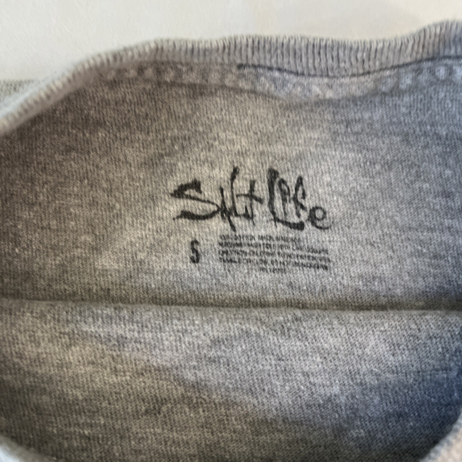 Men's Short Sleeve Gray Salt Life T-Shirt Diving Flag And Skull Size Small gallery