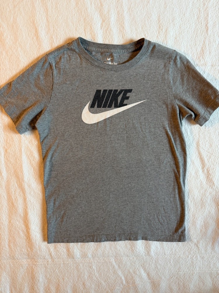 Nike The Nike Tee Men’s Gray Graphic Logo Crew Neck Tee Short Sleeve L