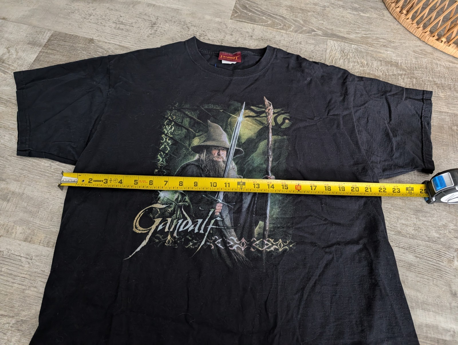 Vtg The Hobbit Sword And Staff Movie Promo Tee Shirt Gandalf Medium Adult Y2K gallery