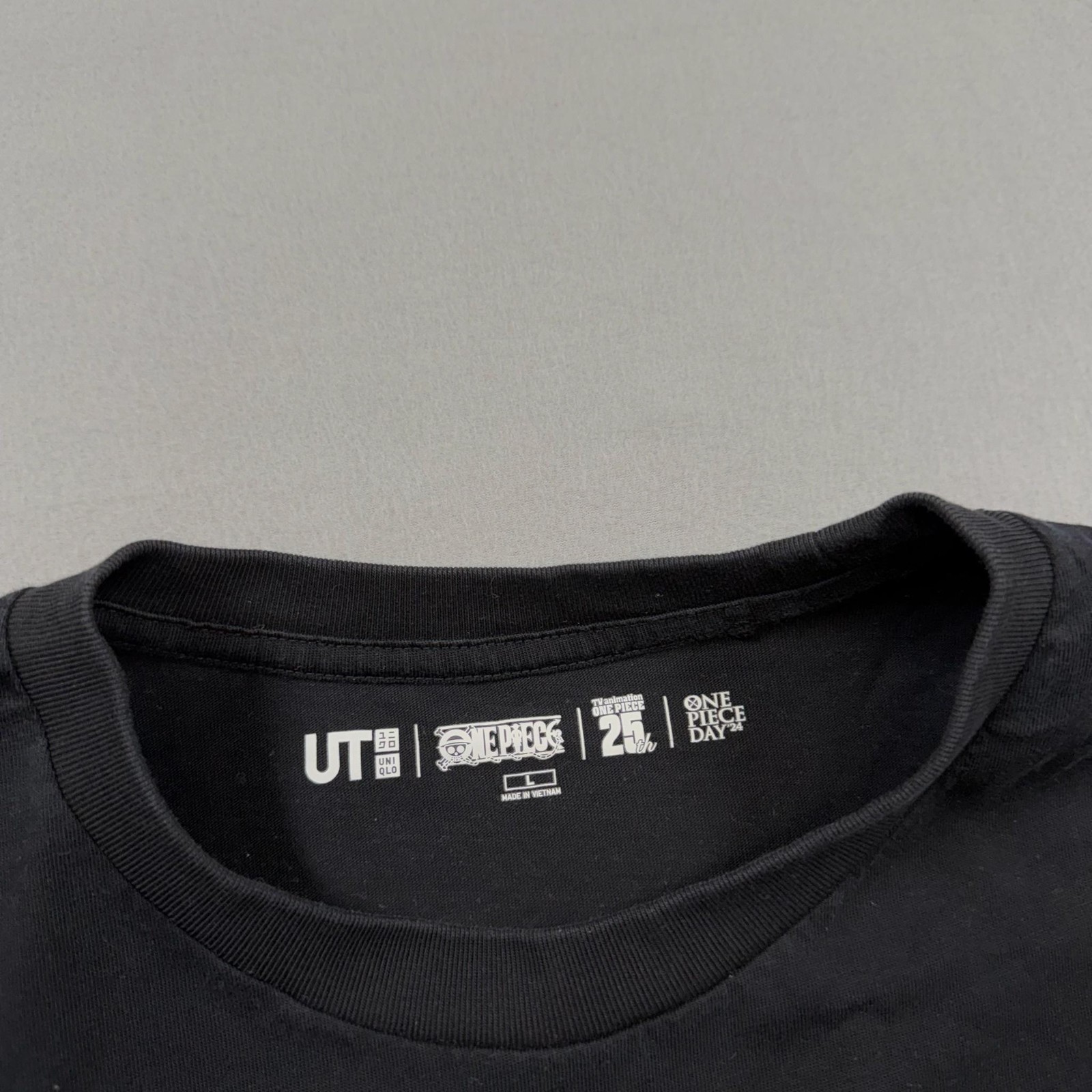 Uniqlo Shirt Mens Large Black One Piece Luffy Law Anime Graphic T-Shirt Tee gallery