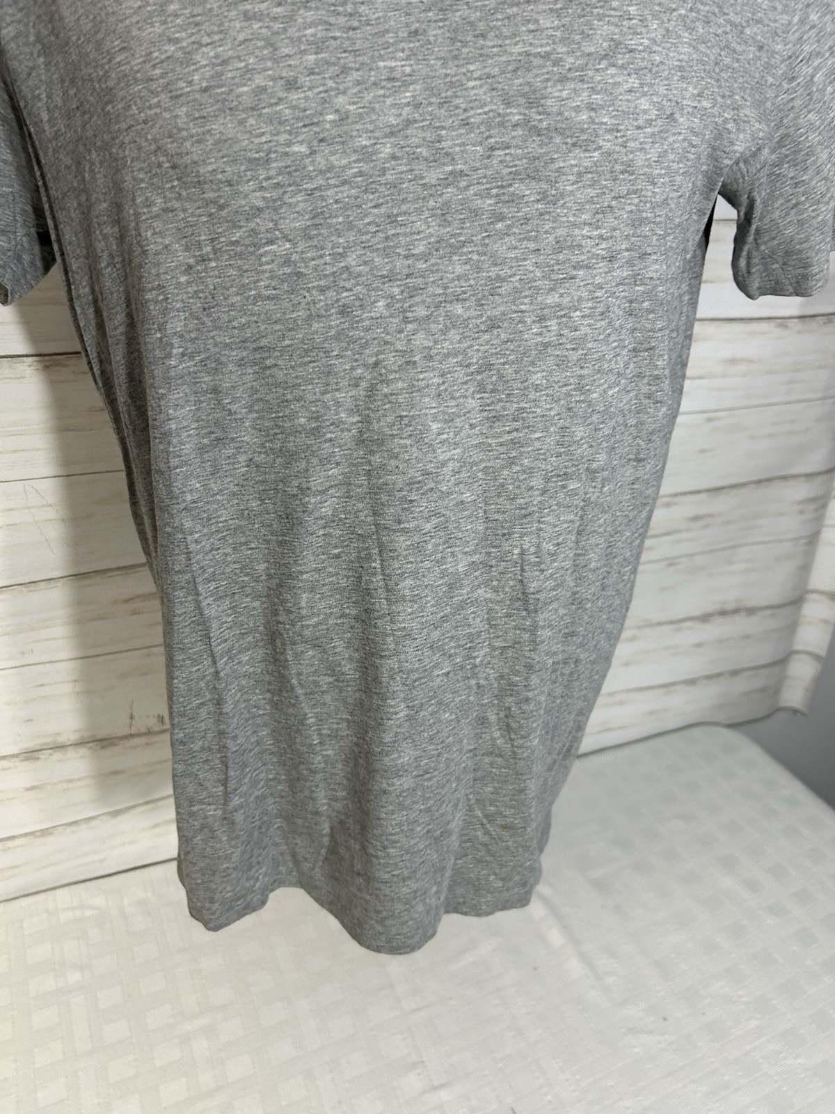 Vince V-Neck T-Shirt Gray Peruvian 100% Cotton Men’s Size LARGE gallery