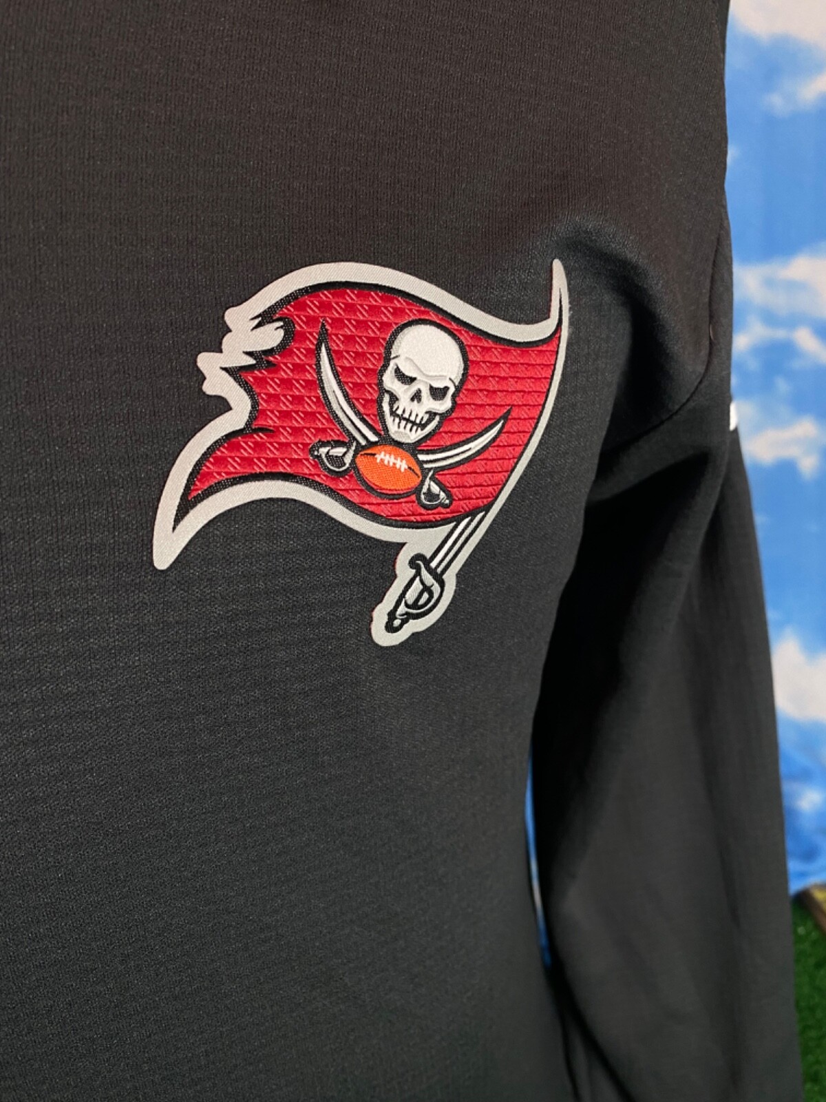 Tampa Bay Buccaneers jacket pullover Gray 1/4 zip Nike dry fit small C16 gallery