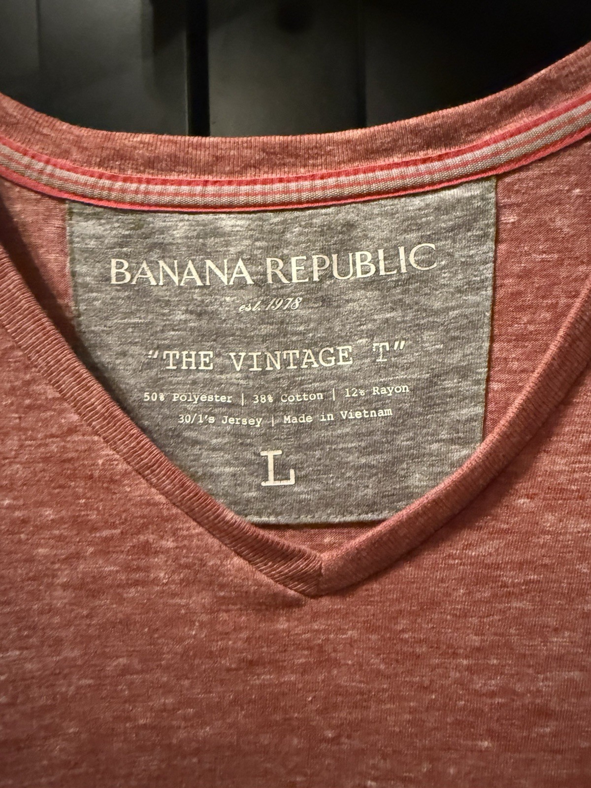 Banana Republic The Vintage T Men's L Regular V-Neck Short Sleeve T-Shirt Red gallery