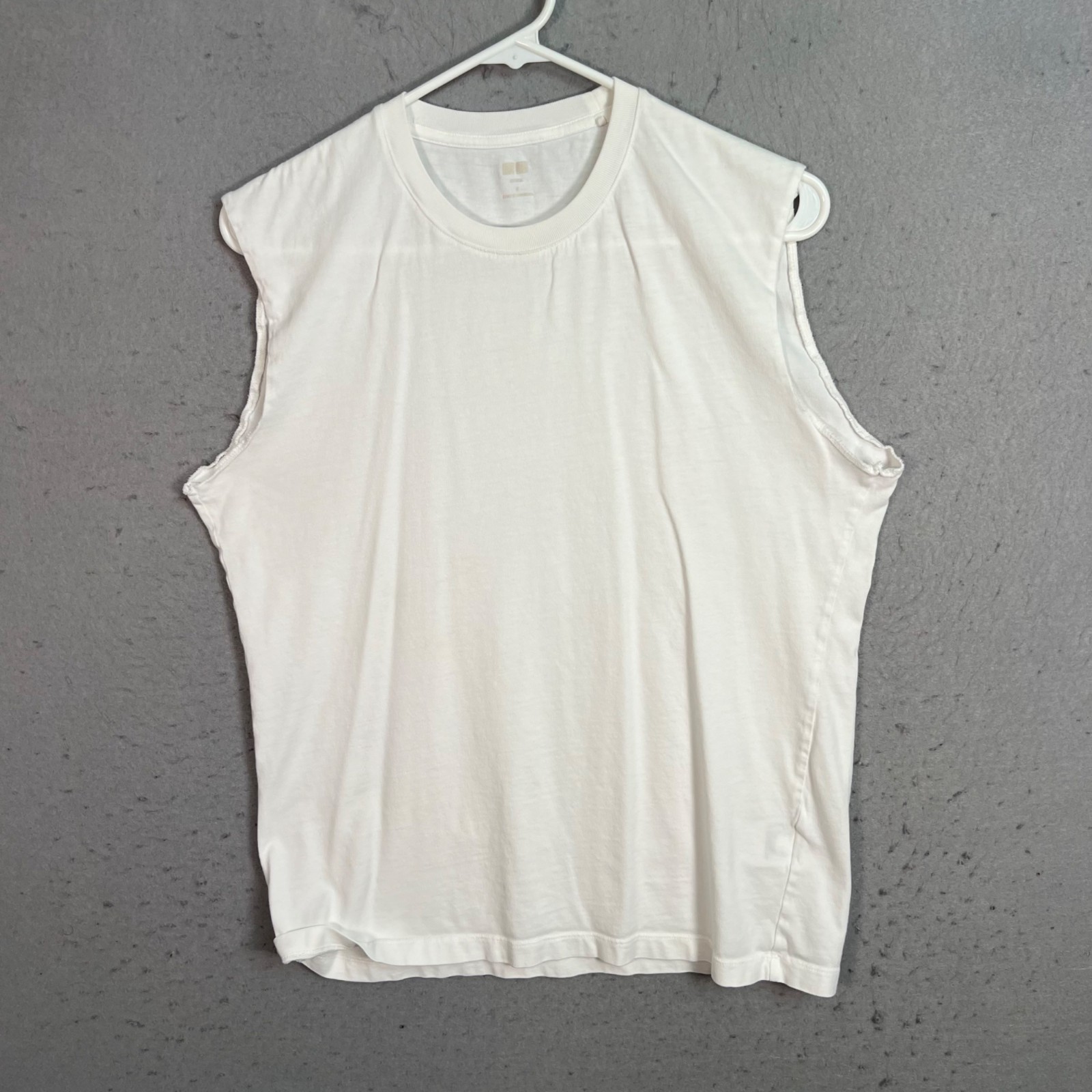 Uniqlo Mens Size Small White Sleeveless Supima Cotton T-Shirt gallery