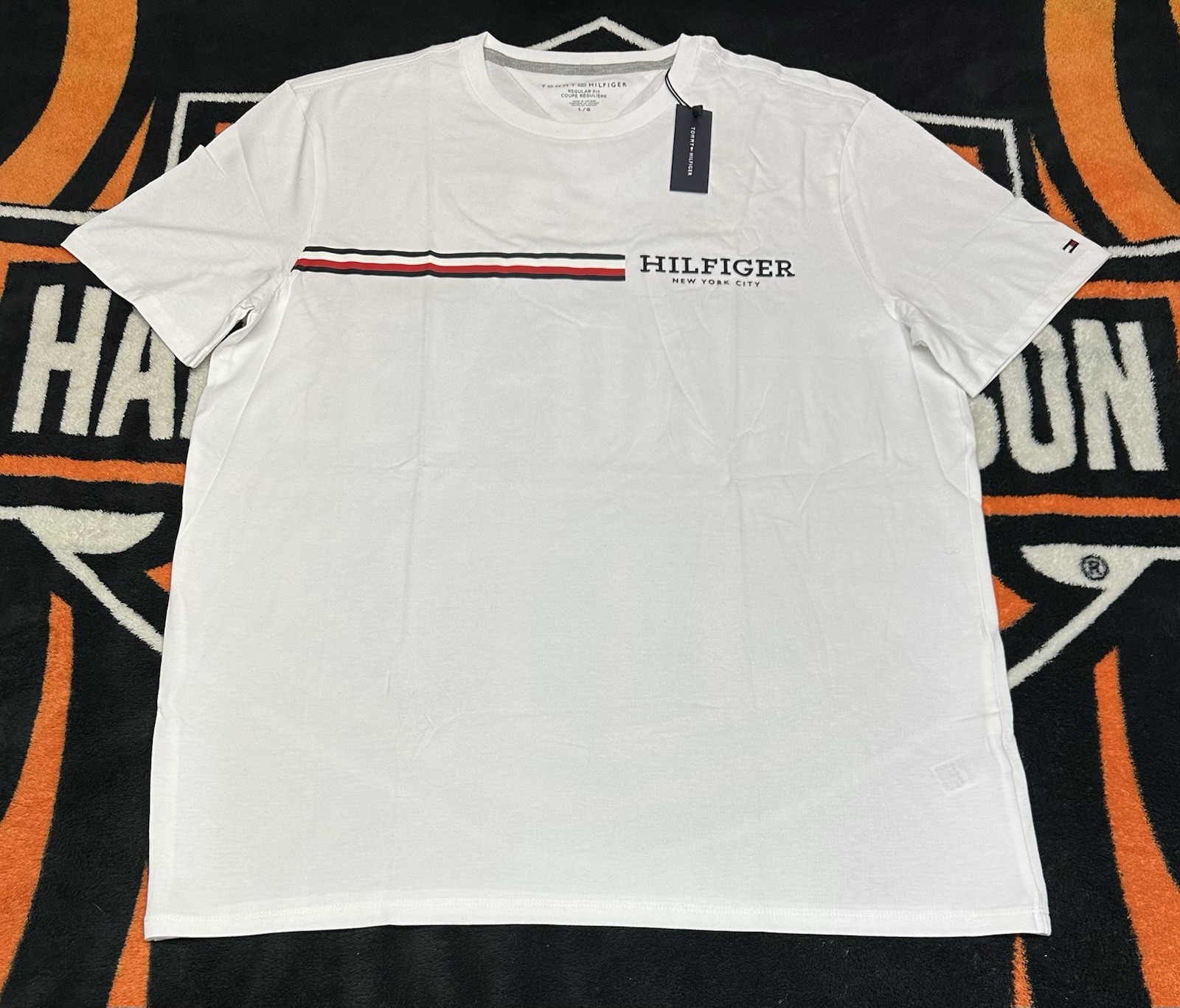 Tommy Hifiger Regular Fit T Shirt Size Mens Large NEW WITH TAGS (Retail $49.50) gallery