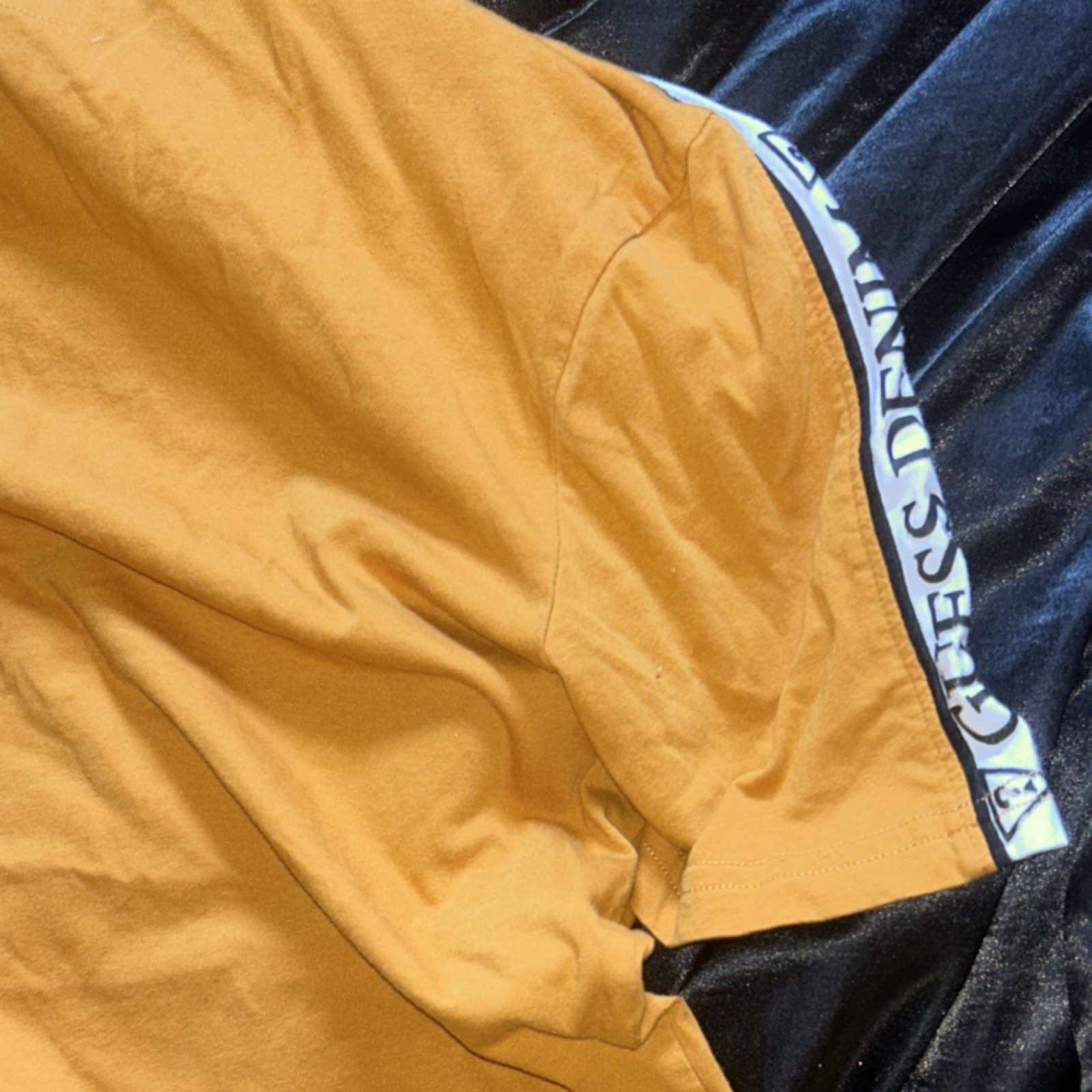 GUESS Yellow Short Sleeve Men's M Cotton Crew Neck Logo Contrasting Trim T-Shirt gallery