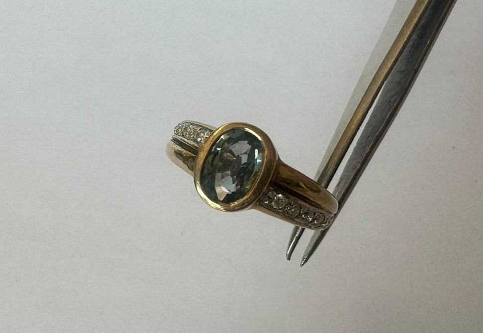 Hallmarked 9ct Gold Ring with Blue Stone UK Size O 4.4 grams