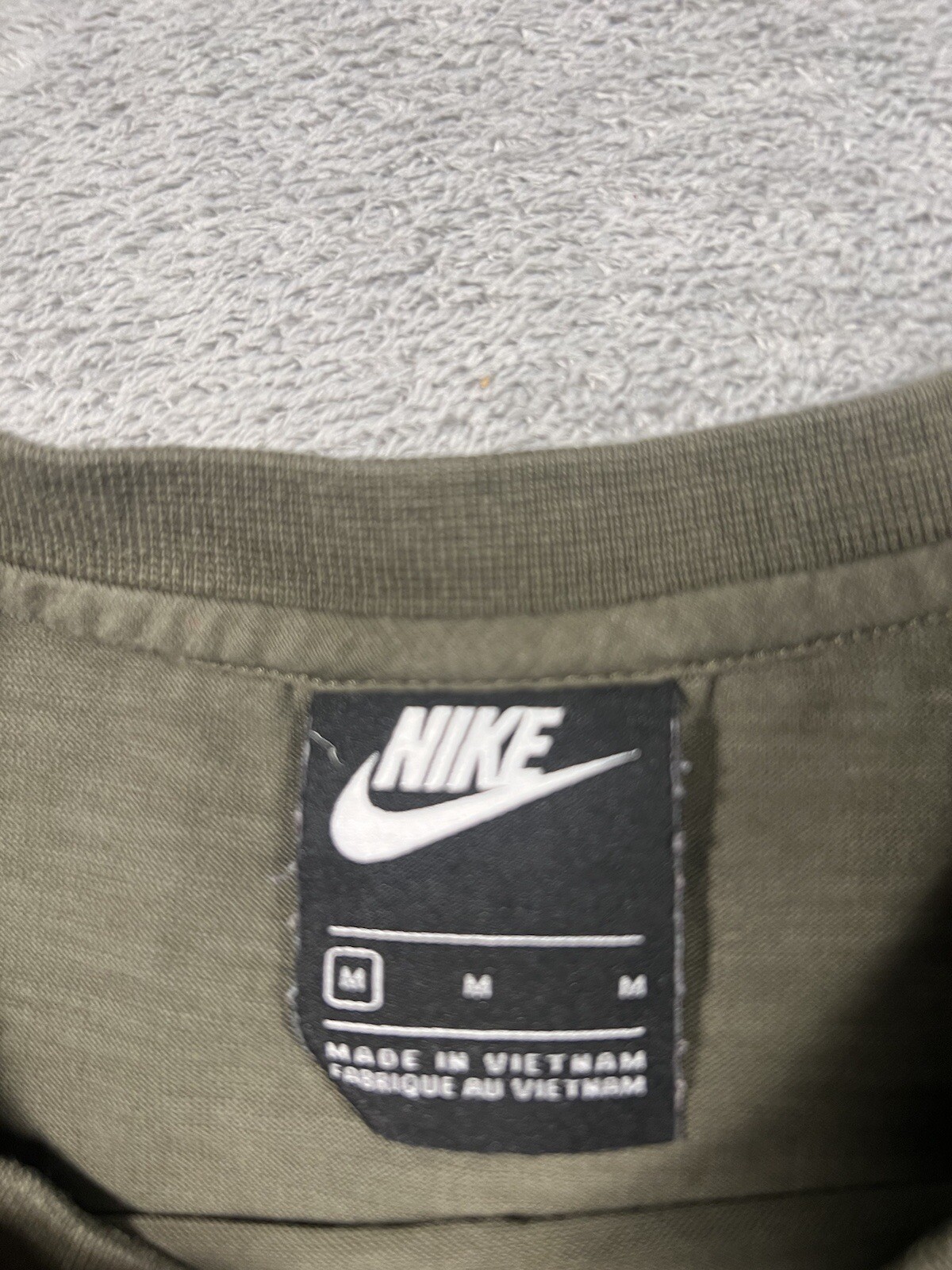Nike Sportswear Mens M Green Utility Zipper Pocket Short Sleeve Shirt Swoosh gallery