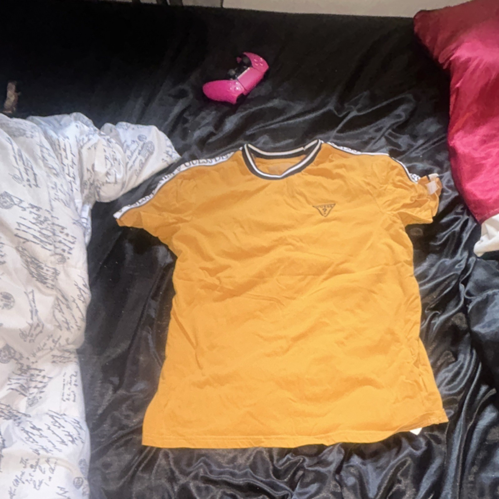 GUESS Yellow Short Sleeve Men's M Cotton Crew Neck Logo Contrasting Trim T-Shirt gallery