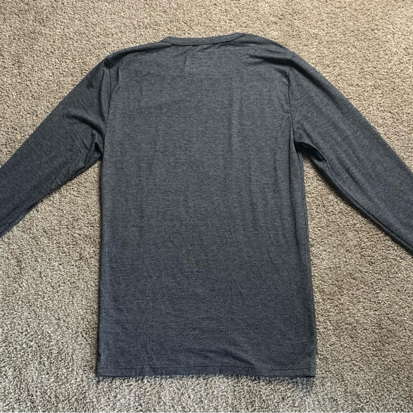 32 Degrees Heat Men’s Charcoal Gray Long Sleeve Base Layer Shirt gallery
