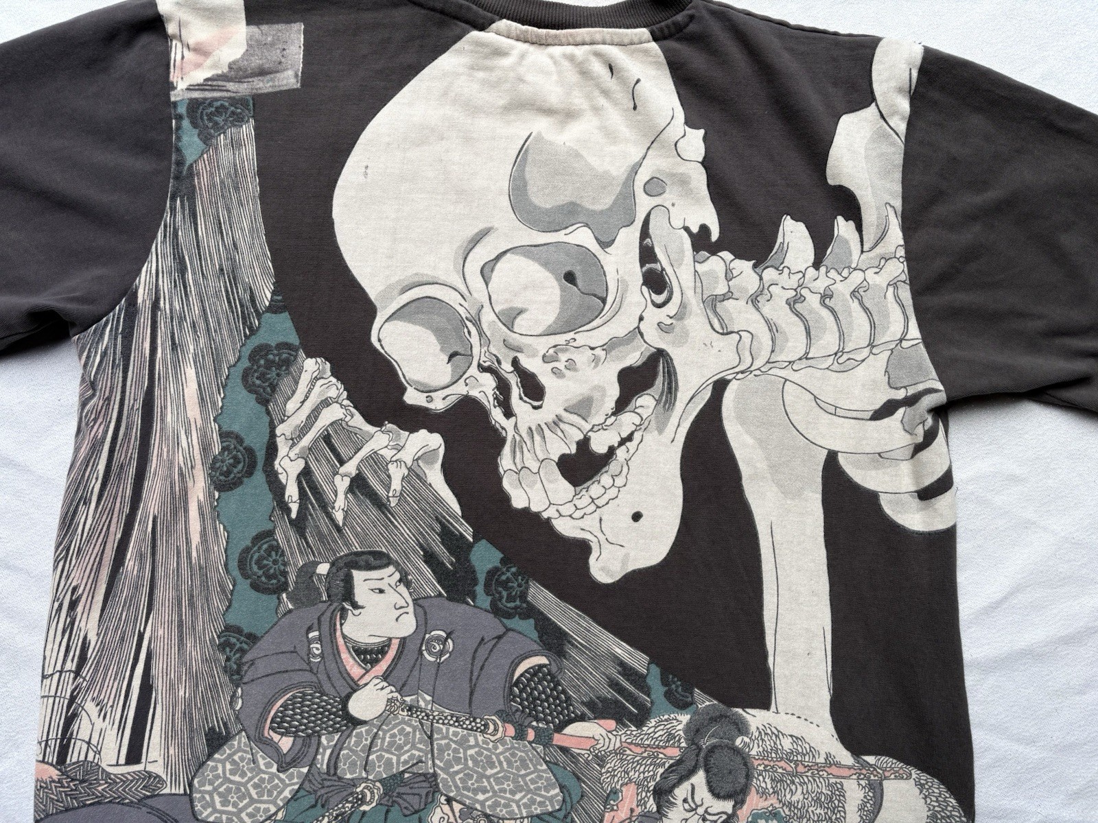 Rebel Vengeance Men's LARGE Embroidered Text Japanese Skull Warrior Motif gallery