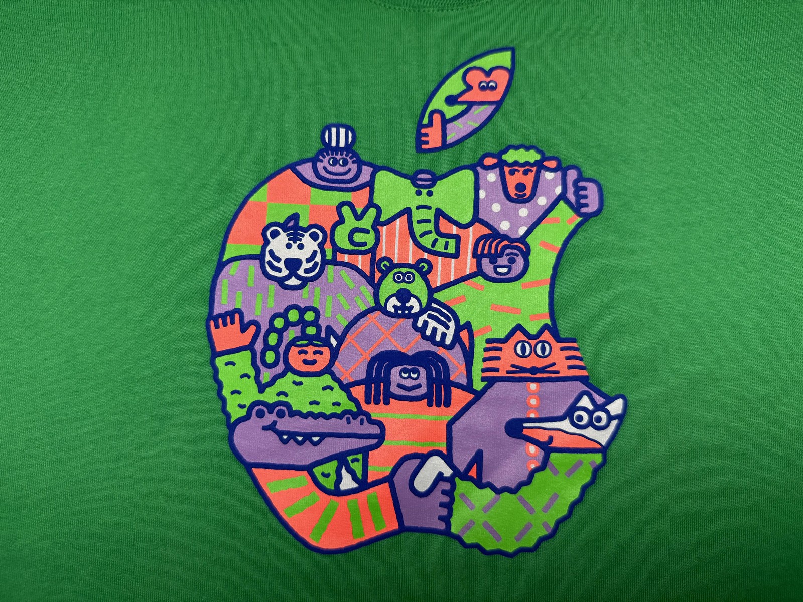 Apple Shirt Mens Small Green Animal Logo Graphic Tee Regenerative Cotton gallery