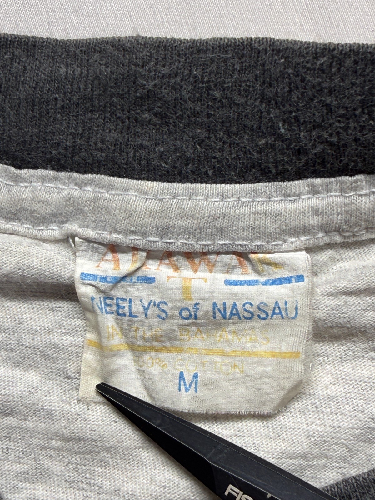 Vintage Arawak T Neely's Of Nassau Shirt Mens Medium Gray Graphic Print Bahamas gallery